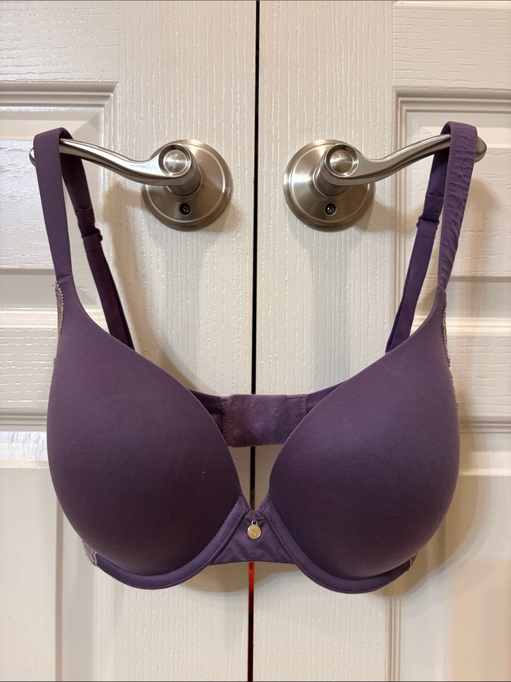 VICTORIA’S SECRET  32DD